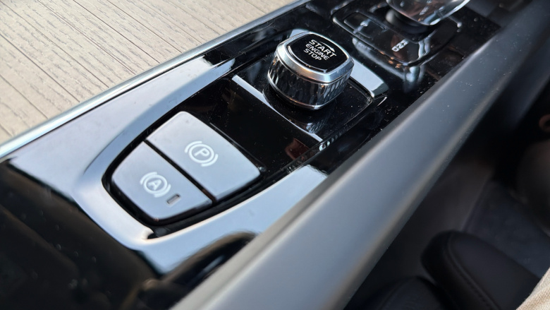 Volvo XC60 2.0 B5P Plus Dark 5dr AWD Geartronic Petrol Estate